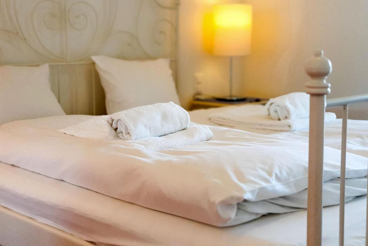 Residenza Vivian Deluxe Apartments โลการ์โน ภายนอก รูปภาพ