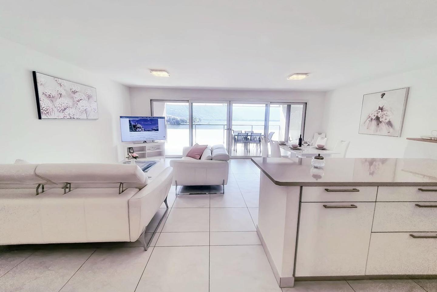Residenza Vivian Deluxe Apartments โลการ์โน ภายนอก รูปภาพ